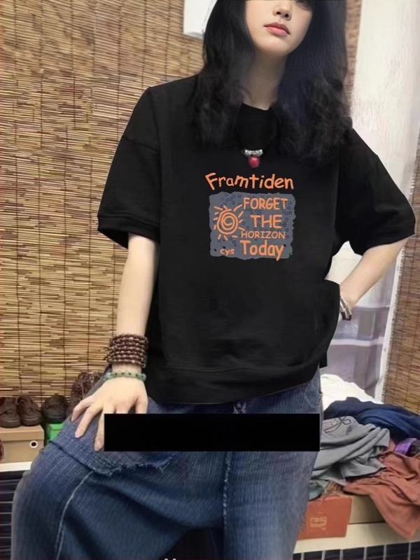 Дамска тениска от 100% памук, свободна кройка, къс ръкав, кръгло деколте, принт дизайн