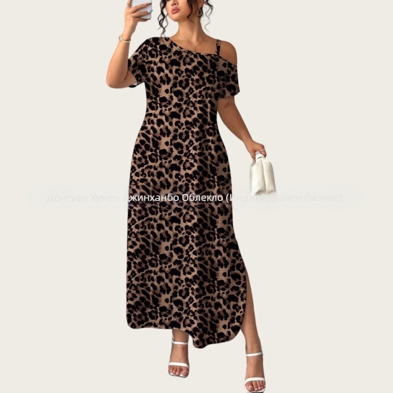 полиестер рокля с леопардов принт, асиметрично открити рамене, дълга пола, наклонена яка, къс ръкав, свободна талия