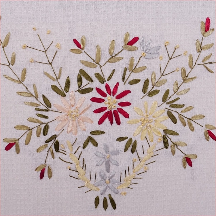 Калъф за климатик с бродирана лента, вертикален стил, пълен калъф, който остава на място при включване; Материал: полиестер-памук; Тъкан: 100% полиестер; Дантела: 50% памук, 50% полиестер; Персонализиране: да; Стил: модерен минимализъм