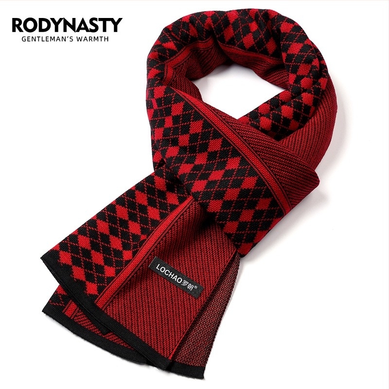 Плетен мъжки шал за зима – топъл, полиестерна материя, средна дължина, представен през есен 2024