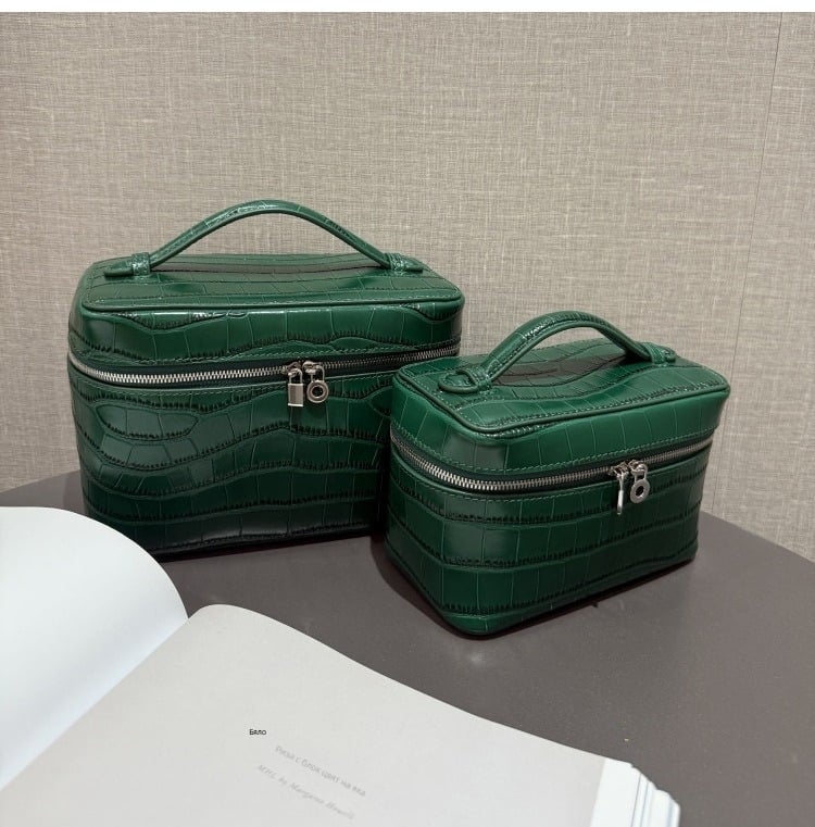 Кутиеобразна чанта от първокласна телешка кожа с крокодилски модел, подплата от плат, цип, водоустойчива, преносима