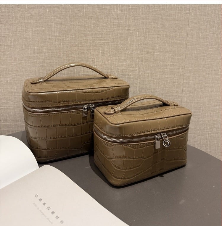 Кутиеобразна чанта от първокласна телешка кожа с крокодилски модел, подплата от плат, цип, водоустойчива, преносима