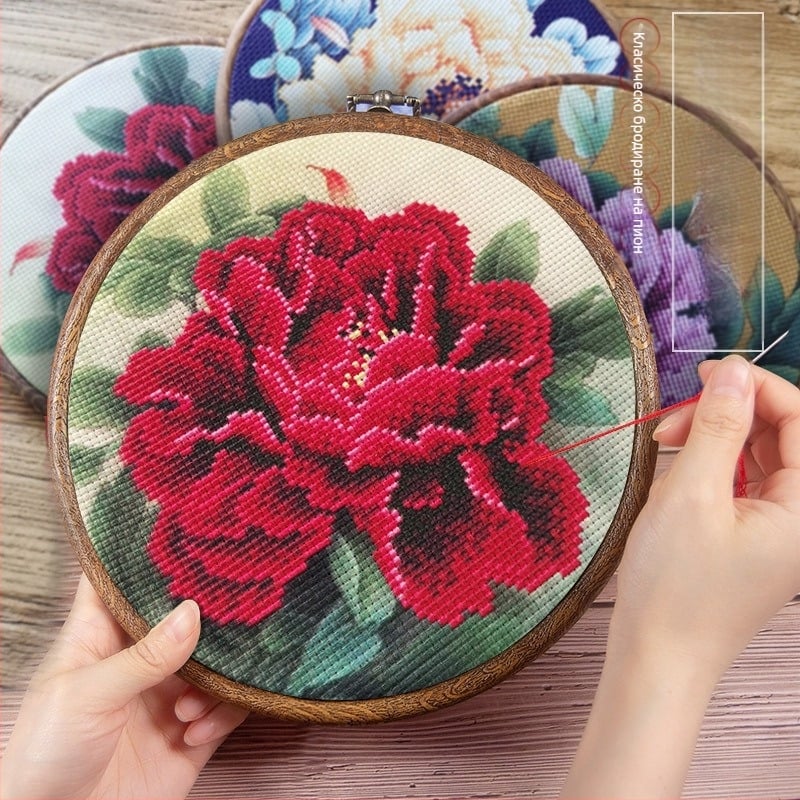 Бродерия с кръстчета – мотив пион, ръчна бродерия с конци, античен стил, дневна декорация