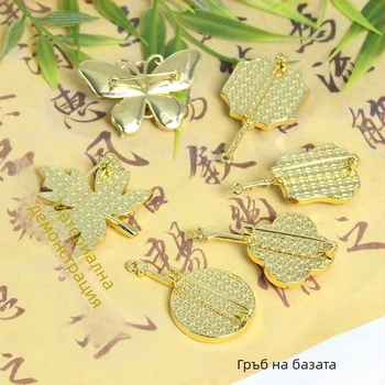 Ръчно изработена брошка от медна основа, дизайн кленов лист и цирконова вставка