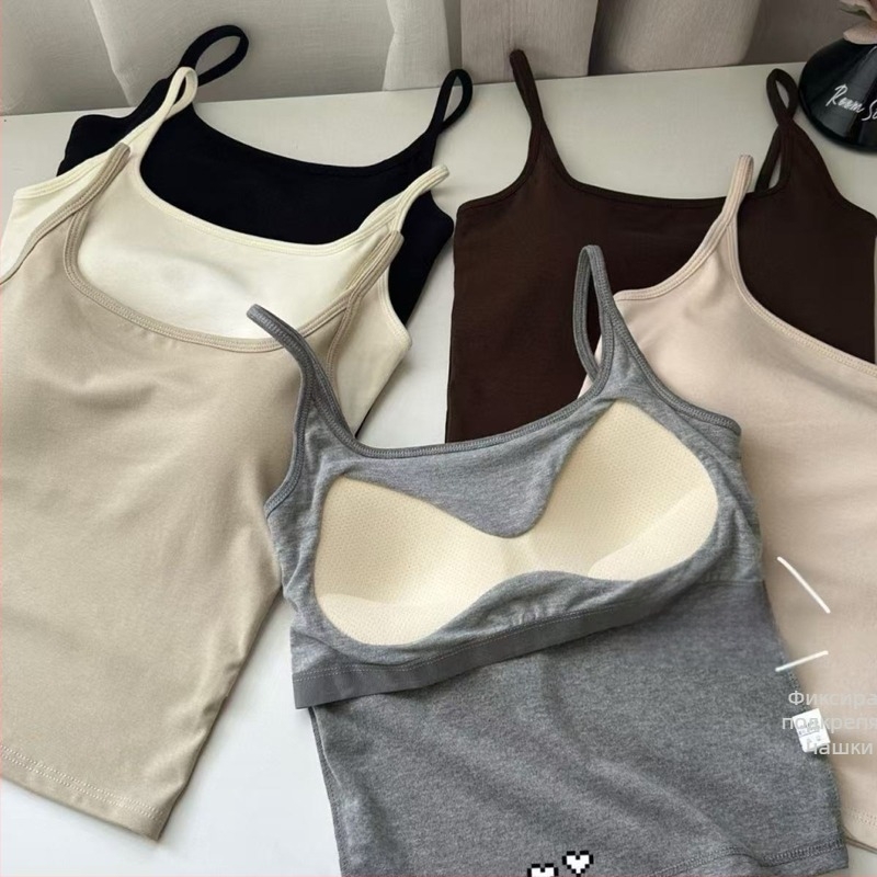 Памучен потник, съдържа 80-90% памук, V-образно деколте, тегло на тъканта 181–200 г/м2, стил жилетка