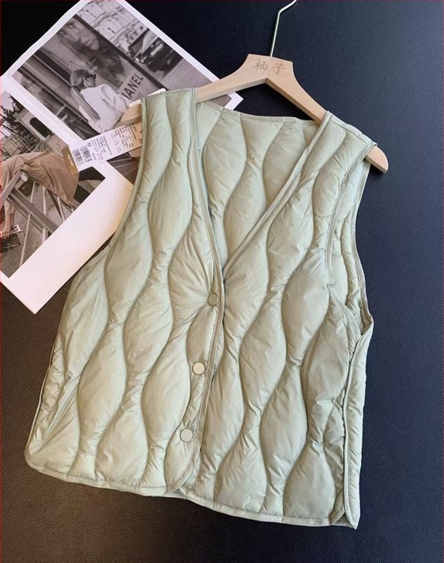 Дамска пухена жилетка с патешки пух 81–85%, полиестерна тъкан, V-образна яка, еднобортно закопчаване