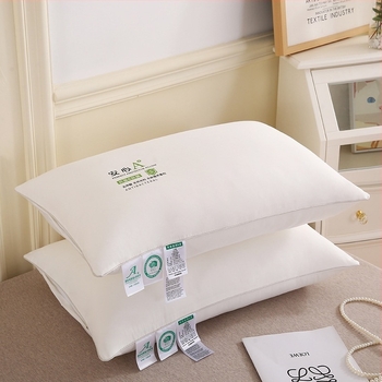 Правоъгълно ядро за възглавница, за едно лице, дишащ пълнеж от полиестерно влакно (99%), калъф от химическо влакно (99%), тегло 0.55–1.0 кг