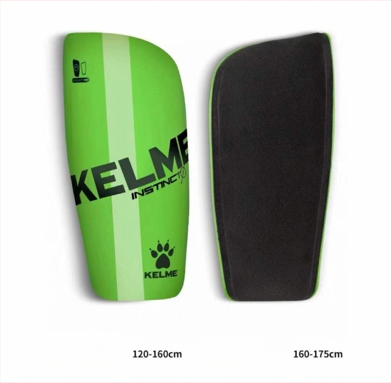 Защита за подбедрица с удебелен вмъкнат панел – пластмасова; възможност за персонализация; футбол