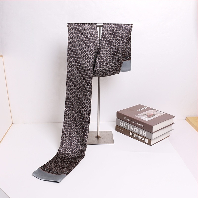 Мъжки шал от коприна, сатенена тъкан, размери 158 × 26 см, 100% коприна, флорална шарка с пръскане, есен 2024