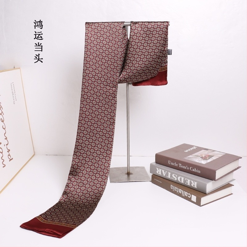 Мъжки шал от коприна, сатенена тъкан, размери 158 × 26 см, 100% коприна, флорална шарка с пръскане, есен 2024