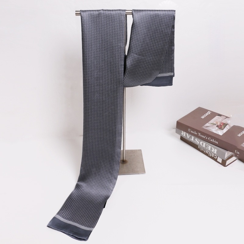 Мъжки шал от коприна, сатенена тъкан, размери 158 × 26 см, 100% коприна, флорална шарка с пръскане, есен 2024