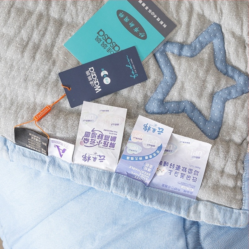 Детско хавлиено одеяло с мотив анимационни персонажи, 100% памук, вътрешен полиестерен слой, тегло 0,55–1,0 кг