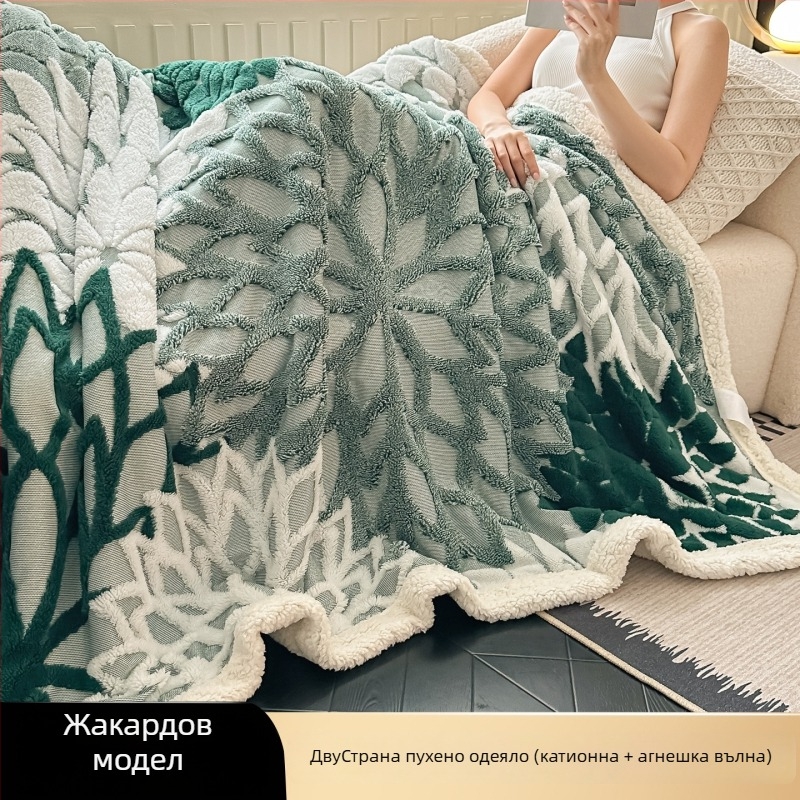 Полиестерно одеяло, леко под 300 г, флорален мотив, модерен минималистичен стил, флис от едната страна