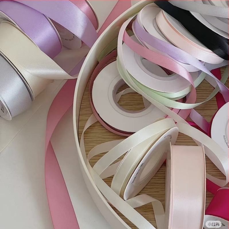 Сатен лента от полиестер за опаковане на подаръци и ръчно творчество, марка North of the Creek; подходяща за сватби и коледни украси.