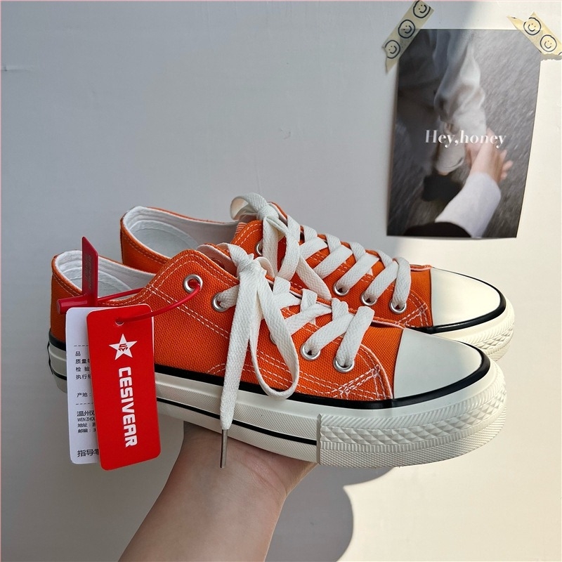 Мъжки нископрофилни кецове от платно с връзки, заострен нос, платнена горна част и дишаща платнена подплата, гумена подметка