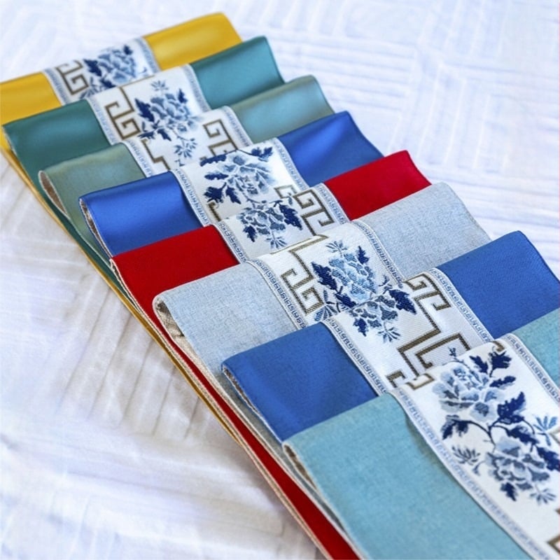 Сатенена хотелска декоративна покривка за краен край на леглото, флорална шарка, печатано лого, модерен минималистичен стил, възможност за персонализация