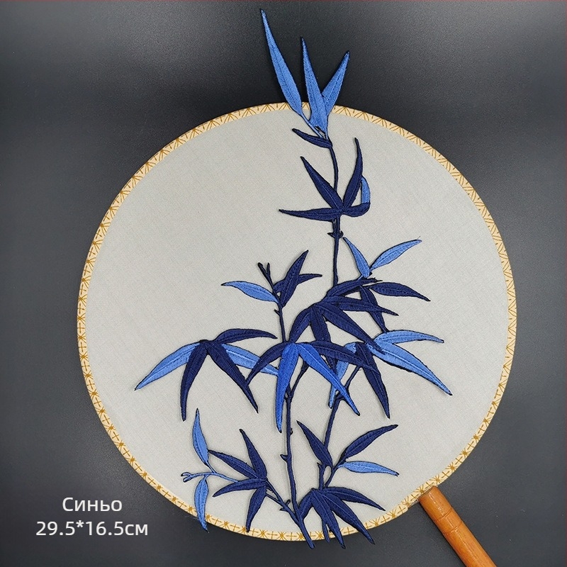 Полиестерна бродирана апликация‑патч с лепяща подложка – подходяща за дрехи; може да се глади или пришие.