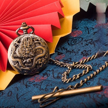 Джобен часовник с веригa – релефни зодиаци, прозрачен прозорец към механизма, римски цифри, голям циферблат; движение Seagull, водоустойчив до 50 m, корпус от цинкова сплав, пластмасово стъкло, възможност за печат на лого