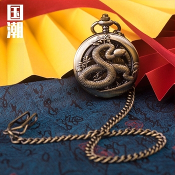 Джобен часовник с веригa – релефни зодиаци, прозрачен прозорец към механизма, римски цифри, голям циферблат; движение Seagull, водоустойчив до 50 m, корпус от цинкова сплав, пластмасово стъкло, възможност за печат на лого