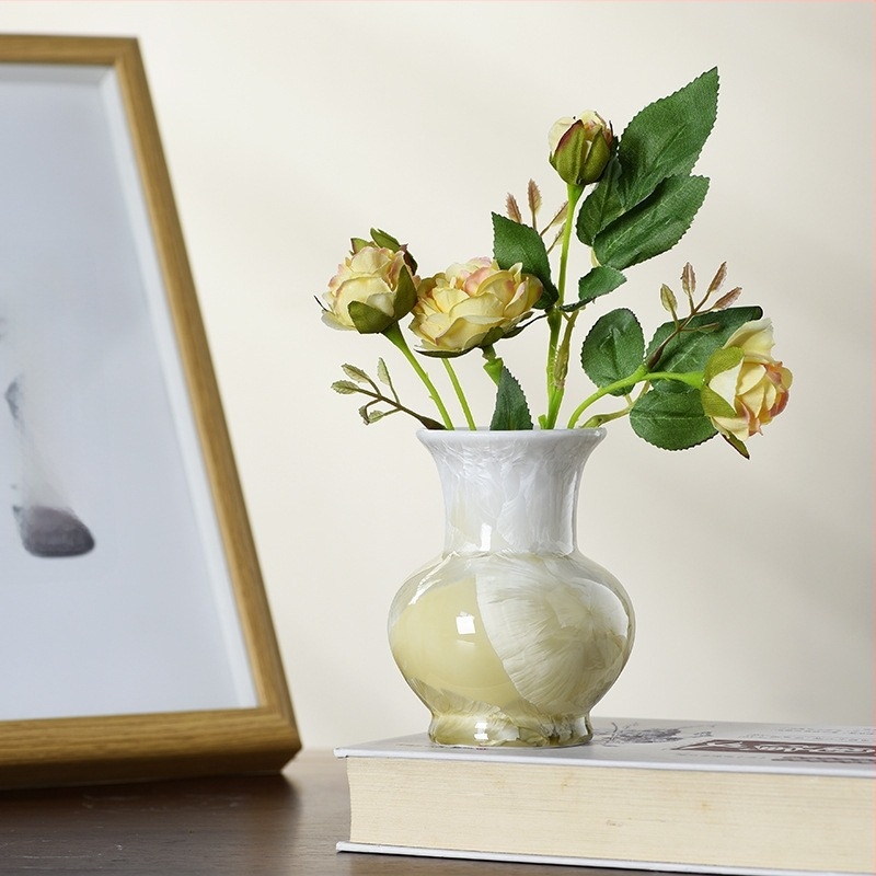 Глазирана керамична ваза – модерен минимализъм, подходяща за хол и хидропонни аранжировки.