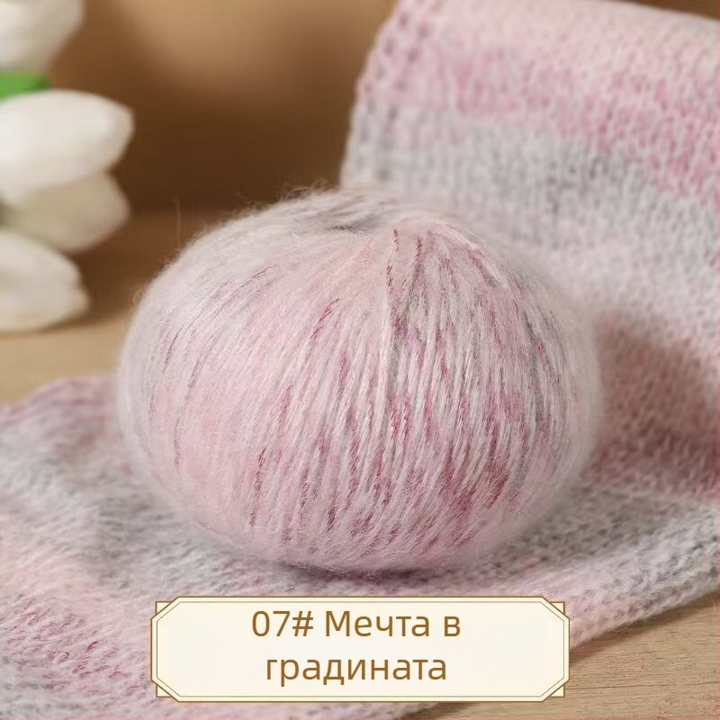 Прежда за плетене на една кука – мека топка от мохер и вълна, подходяща за шапки, шалове, палта и пуловери