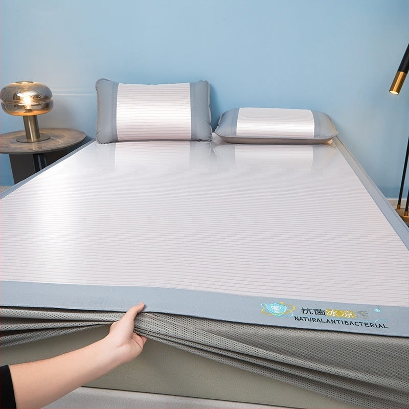 Мат сет: антибактериален ice-silk плат, бродиран, пера се, сгъваем прилепващ мат, вискозно влакно