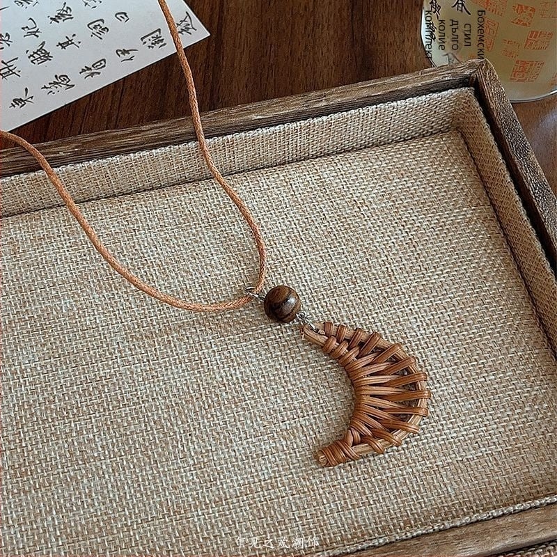 Дълга дамска огърлица с геометричен медальон, корейски стил, цинкова сплав, пролет 2025