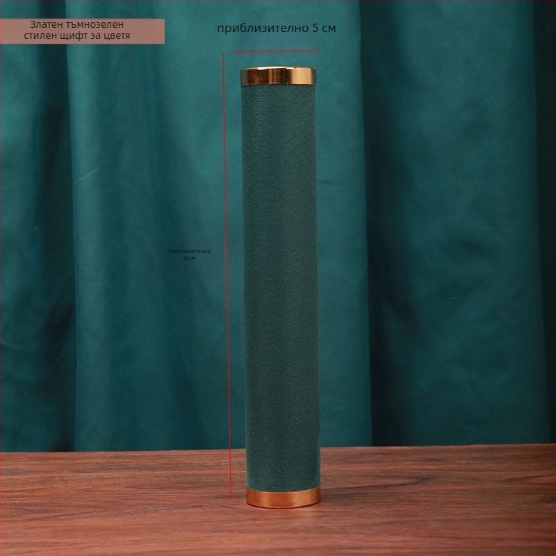 Дисплей за гривни с цилиндричен дизайн и три нива за бижута