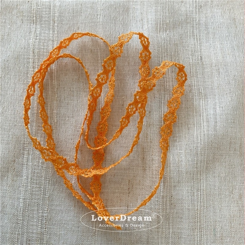 Колие за деца с мотив гъбичка и флорален каре плат, смесен материал, детски анимационен стил, персонализация налична