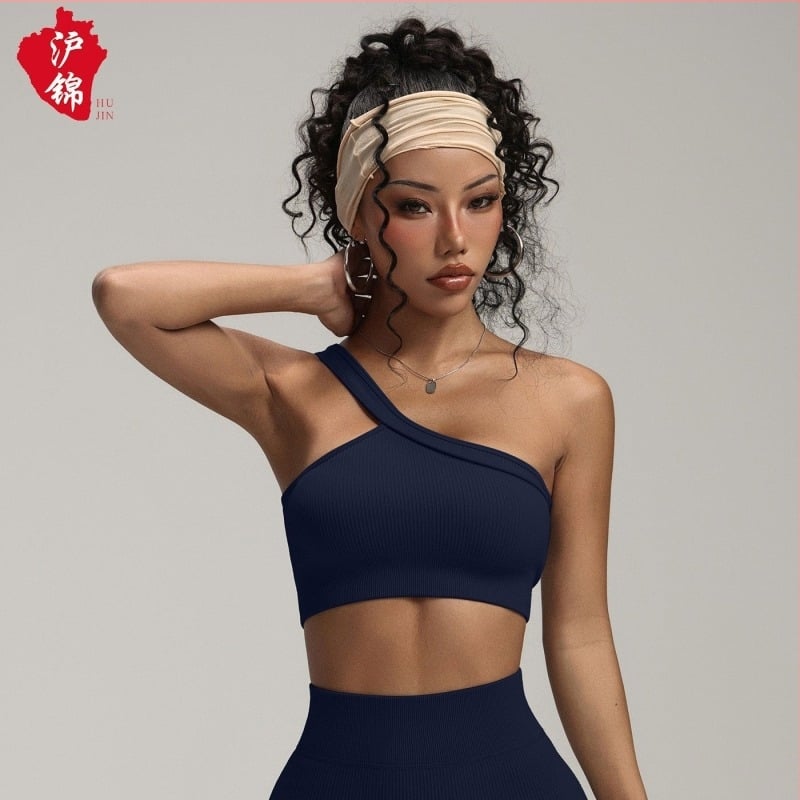 Йога потник за жени с еднорамен халтер и удароустойчива конструкция, спортно бюстие, чашка 3/4, странична катарама, плат: найлон 90% + спандекс 10%.