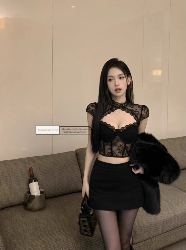 Дантелено потниче с V-образно деколте, дантела с прозрачни детайли, сваляема подплата за бюст, костен пояс за оформяне на талията, тънка полиестерна материя, произход Фошан