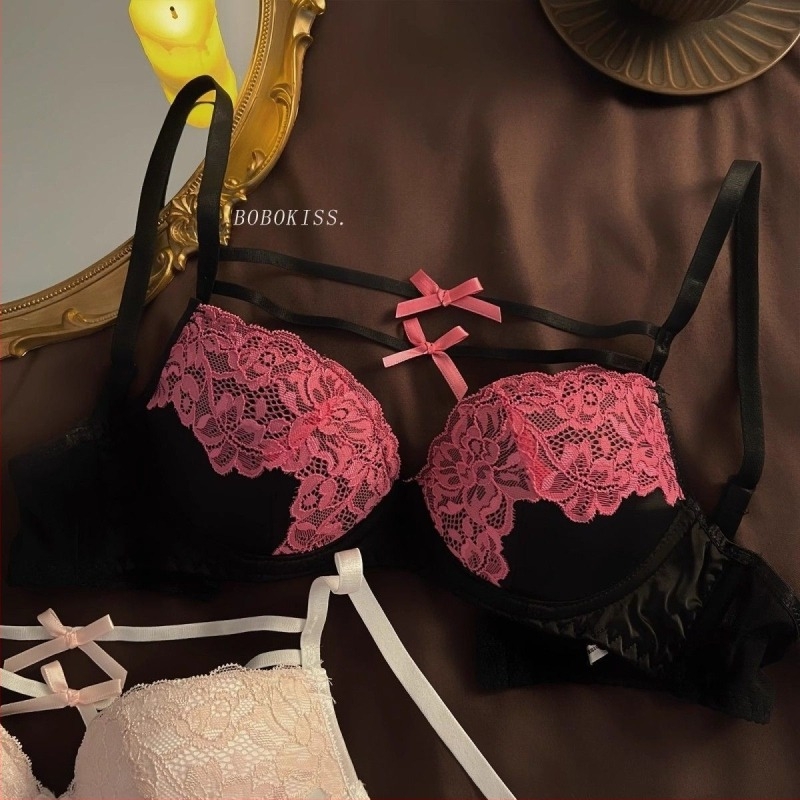 Комплект сутиени от нейлон, чашка 3/4 с тънки формиращи чашки, фиксирани презрамки, закопчаване отзад с три реда куки; дишащ, оформящ тялото, повдигащ.