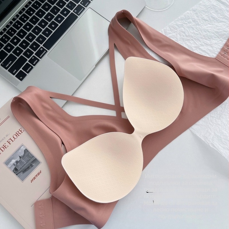 Безшевен бюстгальтер push-up, чашка 3/4, фиксирани двойни презрамки, задно закопчаване с три реда куки