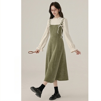 Есенно-зимна рокля за кърмене с кръгло деколте, дълги ръкави, русалски силует и достъп за кърмене