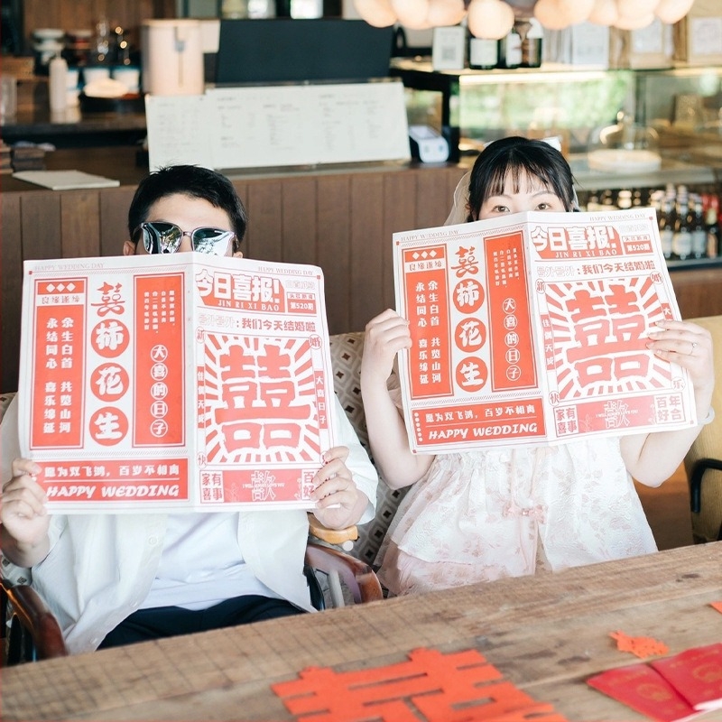 Сватбени фото реквизити: халат с вестник за младоженка и шаферки — Марка: The rest of my life can be expected; Категория: Подаръчна кутия; За сватба