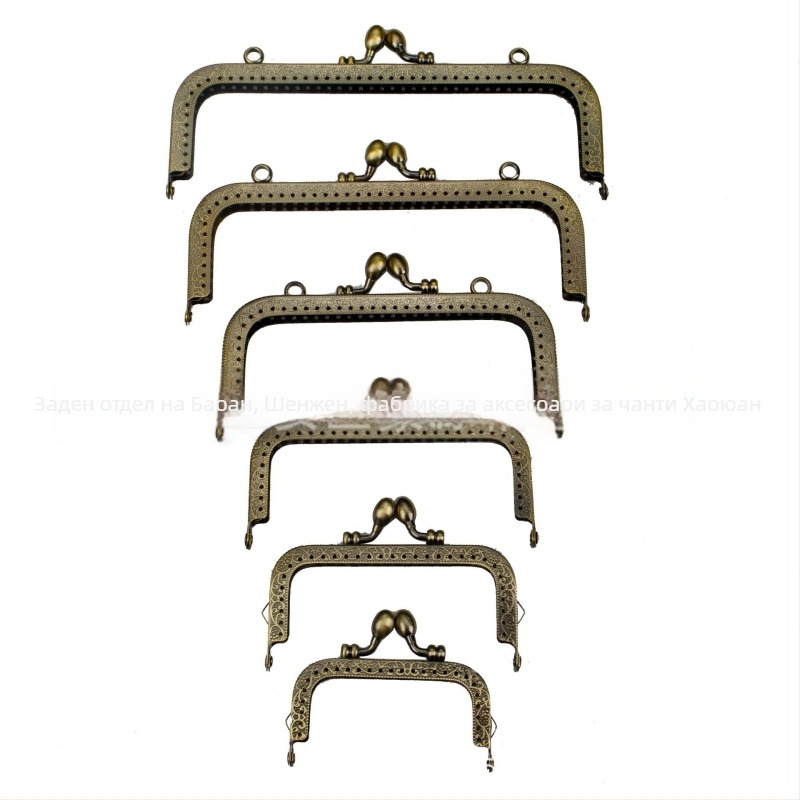 Железна рамка за портмонета с две уши, квадратно релефно оформление и ключалка тип кутийка