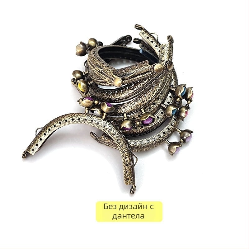 Хардуер за чанти: глава на лотос, полуокръгла ембоссирана рамка за затваряне, ръчна изработка, метал – желязо, марка Yl