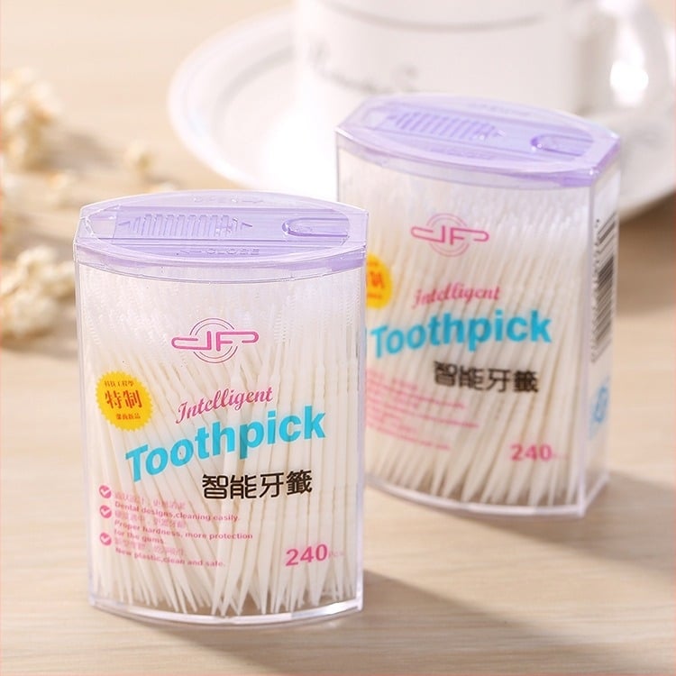 Еднократни пластмасови зъбни клечки в овална кутия, с двойни върхове