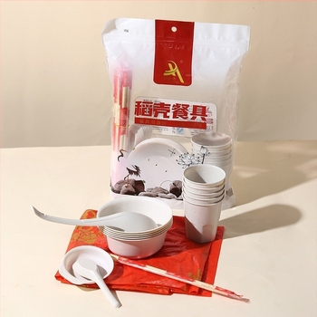 Еднократна посуда от оризова люспа: мултичастов комплект с купа, лъжичка, чаша и чиния; Материал: оризова люспа; Капацитет: 300 ml; Брой в опаковка: 30; Форма: купа; Биодеградируем: Да