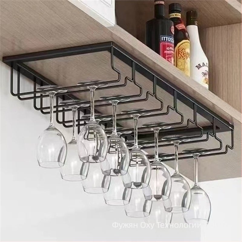 Държач за чаши за вино, монтиран на стена — железен телен дизайн, модерен минималистичен стил