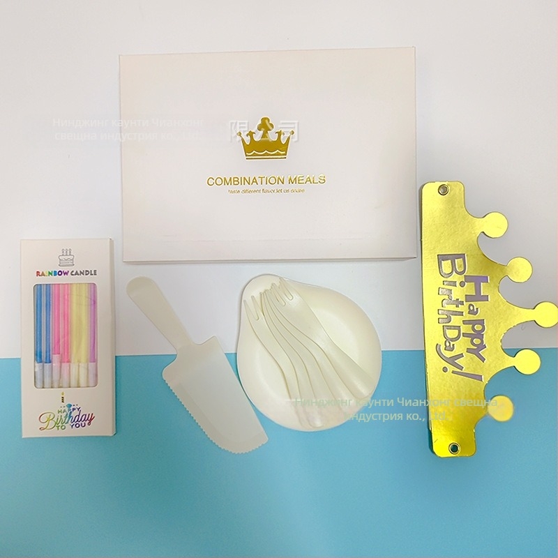 Еднократен комплект за рожден ден за торта – четири в едно: кръгла чиния във форма на водни капки, вълнообразни вилици, лъжички и удебелени ножове