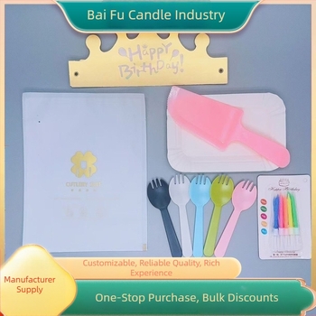 Еднократен пластмасов комплект за печене и сервиране за рождени дни — квадратни чинии, ножове и вилици, четири в едно за украса на торта, налична персонализация