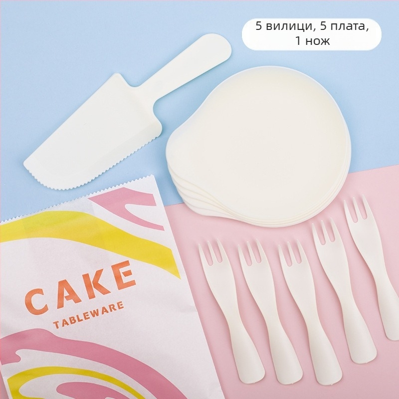 Еднократен комплект съдове за рожден ден за торта — пластмасови нож, вилица и чиния с капков поднос; опаковка 320 кутии; срок на годност 3 години.