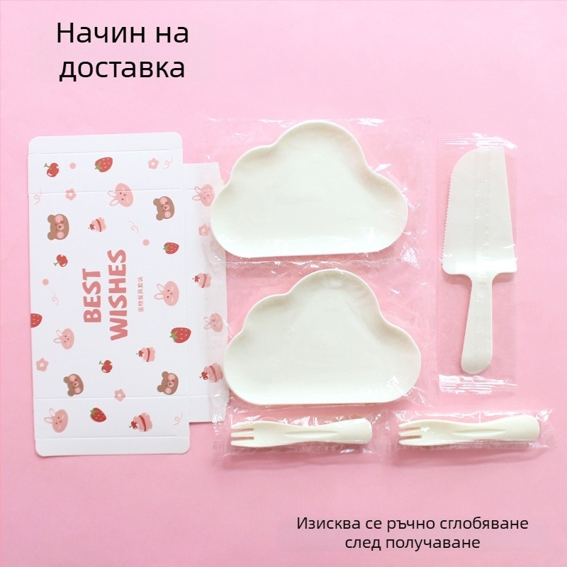 Еднократен пластмасов комплект: чиния, нож и вилица, с дизайн карикатурна мечка, опаковано в кутия за парти