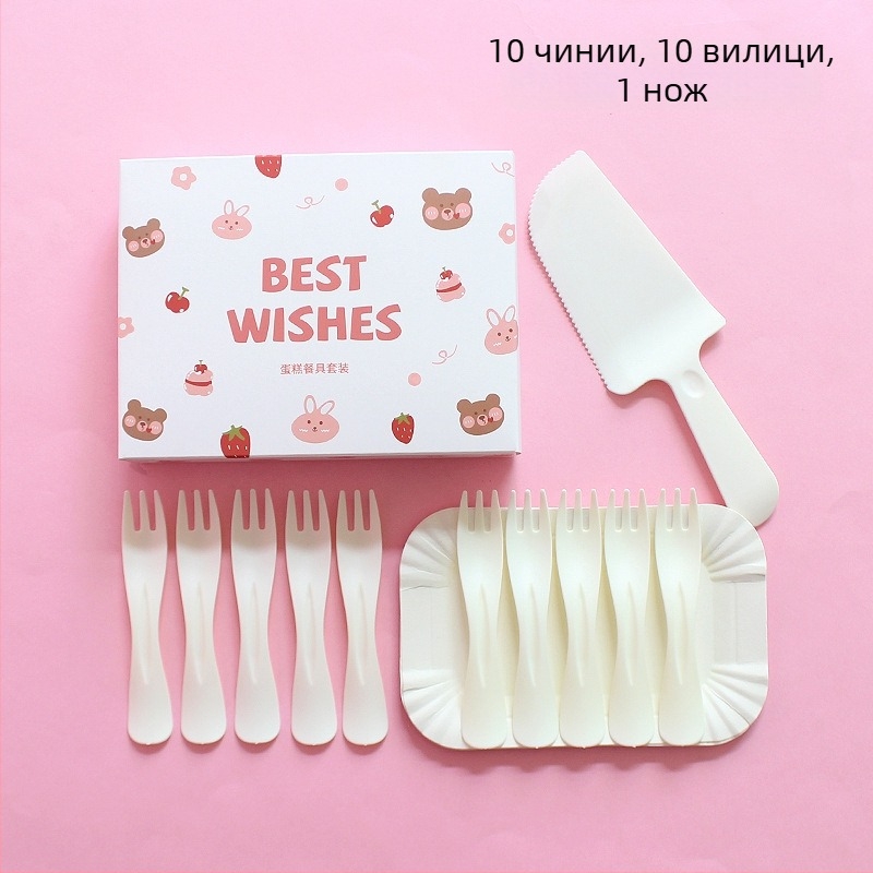 Еднократен пластмасов комплект: чиния, нож и вилица, с дизайн карикатурна мечка, опаковано в кутия за парти