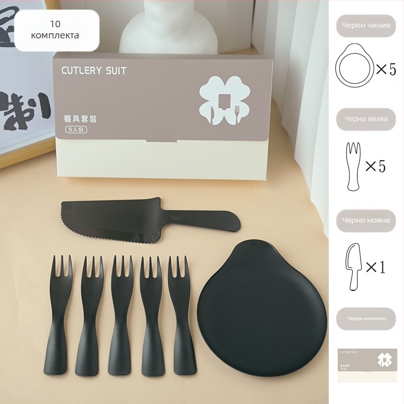 Еднократен комплект за рожден ден за торта: нож, вилица, чиния, капковидна свещ и шапка; пет-в-едно в подаръчен комплект; пластмаса с хранително качество; персонализираема