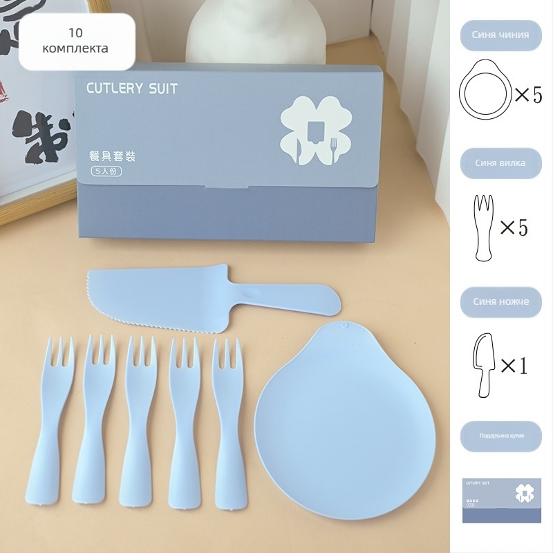 Еднократен комплект за рожден ден за торта: нож, вилица, чиния, капковидна свещ и шапка; пет-в-едно в подаръчен комплект; пластмаса с хранително качество; персонализираема