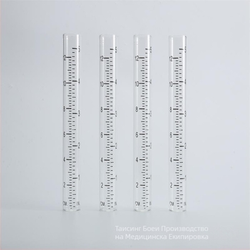 Стъклен дъждомер с плоско устие и печатна скала за измерване на валежите на открито