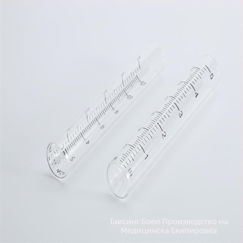 Стъклен дъждомер с плоско устие и печатна скала за измерване на валежите на открито