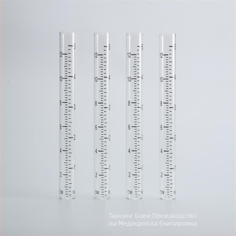 Стъклен дъждомер с плоско устие и печатна скала за измерване на валежите на открито